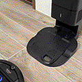 iRobot Roomba i7+ 掃地機器人開箱 (俏媽咪玩 3C) (41).gif