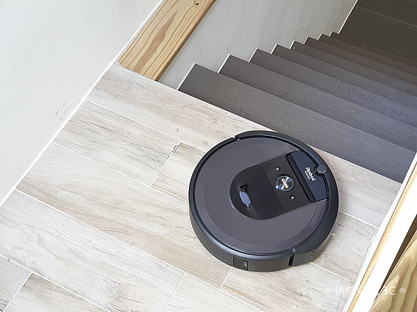 iRobot Roomba i7+ 掃地機器人開箱 (俏媽咪玩 3C) (52).png