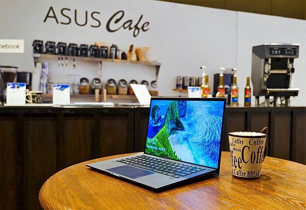 ASUS CES 2020 新品展示間 - Business Cafe.jpg