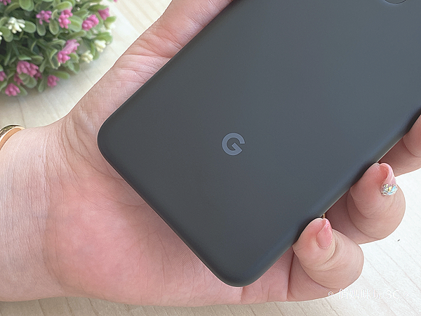 Google Pixel 4a 開箱(俏媽咪玩3C) (20).png