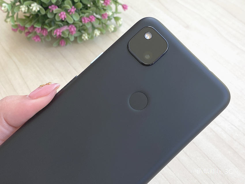 Google Pixel 4a 開箱(俏媽咪玩3C) (19).png