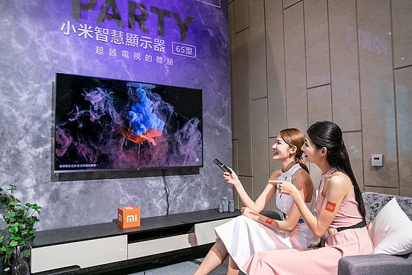 小米智慧顯示器 65型支援HDR10+動態影像處理，因應影像中不同的場景調節強化亮度、對比、色彩飽和度等的層次分佈，讓視覺呈現更鮮豔飽和.jpg