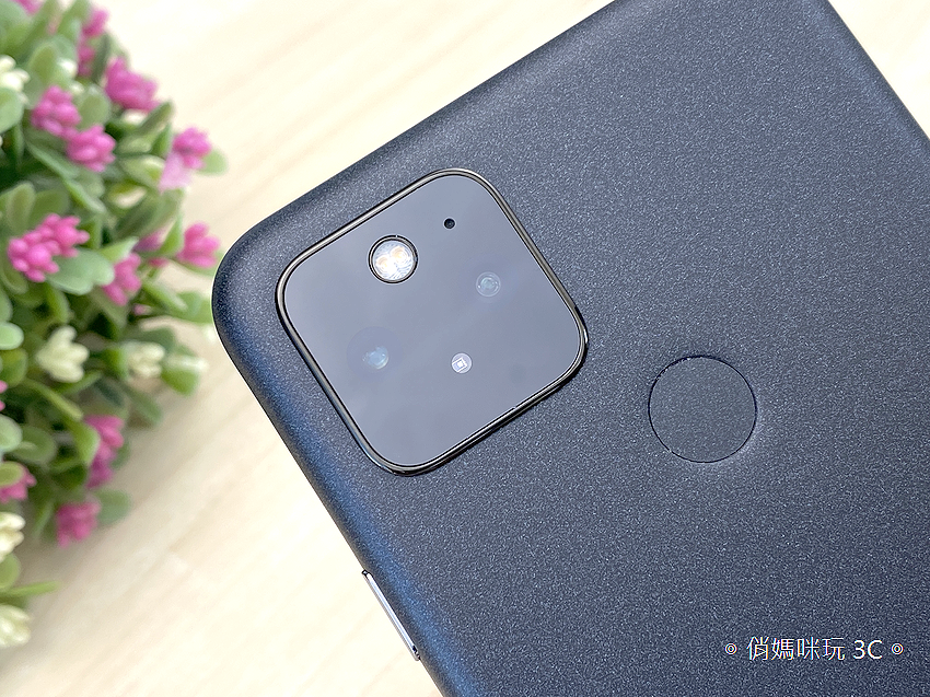 Google Pixel 5 開箱 (俏媽咪玩 3C) (6).png