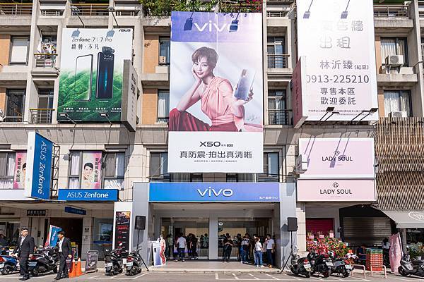 vivo台中體驗店是是vivo首間結合客戶服務中心的複合式門市，也是全台第三間體驗店.jpg