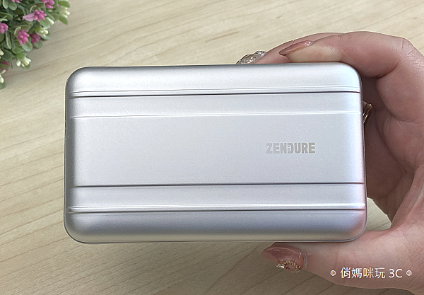 Zendure SuperTank Pro 行動電源開箱 (俏媽咪玩3C) (11).png