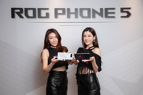 ROG Phone 5於3月11日中午12點起在全台華碩專賣店、專櫃店開賣，並於ASUS Store與各大電商平台預購。.jpg