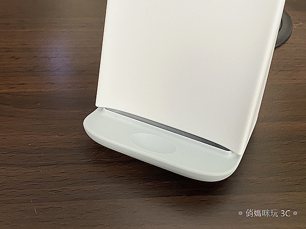 Google Pixel Stand 第 2 代無線充電座-開箱 (俏媽咪玩 3C) (10).png