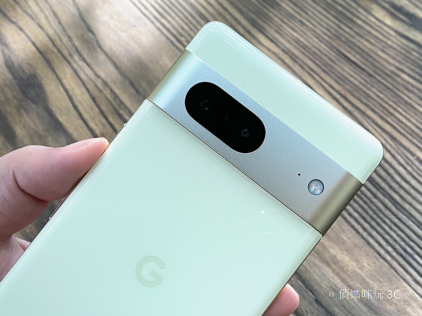 Google Pixel 7 開箱 (俏媽咪玩 3C) (7).png