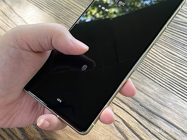 Google Pixel 7 開箱 (俏媽咪玩 3C) (11).png