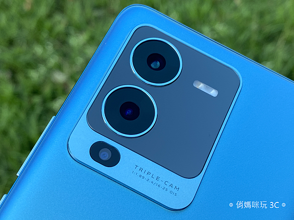 vivo V25 Pro 開箱 (俏媽咪玩 3C) (5).png