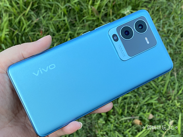 vivo V25 Pro 開箱 (俏媽咪玩 3C) (4).png