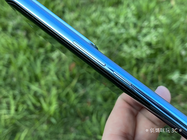 vivo V25 Pro 開箱 (俏媽咪玩 3C) (6).png