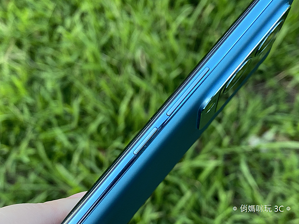 vivo V25 Pro 開箱 (俏媽咪玩 3C) (12).png