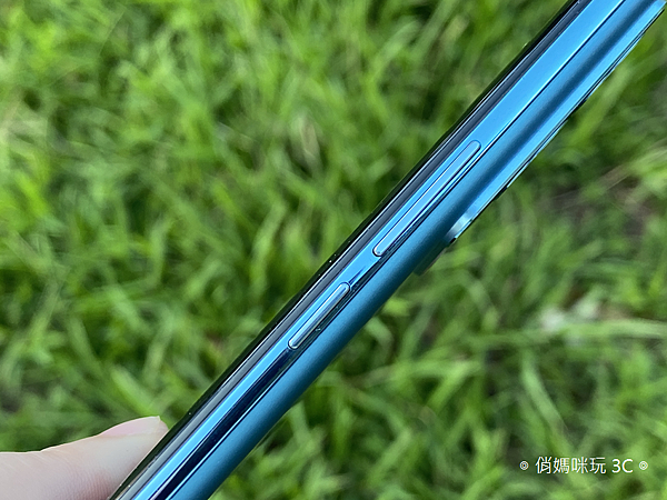 vivo V25 Pro 開箱 (俏媽咪玩 3C) (13).png