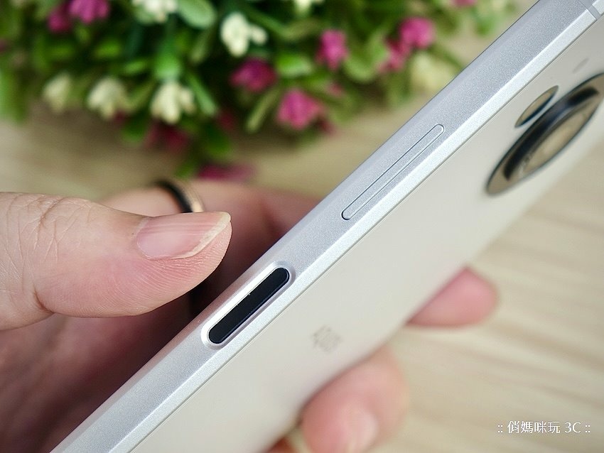 SHARP AQUOS R8s 開箱 (俏媽咪玩 3C) (12).jpg