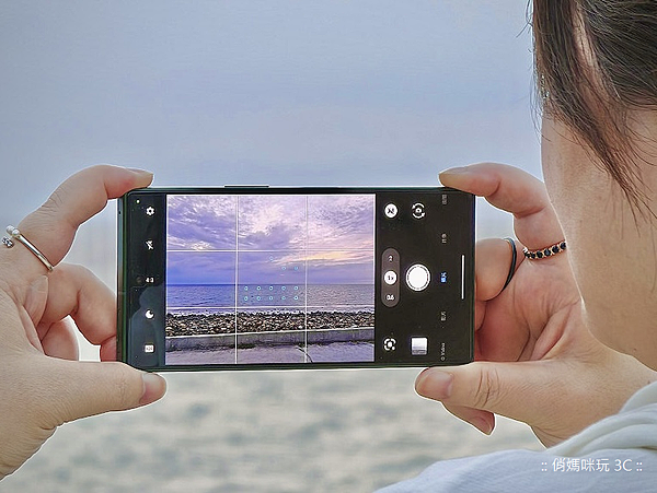 SHARP AQUOS R9 次世代旗艦開箱分享 (俏媽咪玩 3C) (3).png