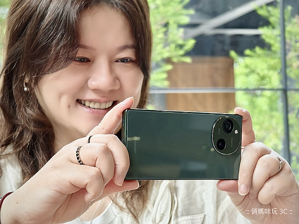 SHARP AQUOS R9 次世代旗艦開箱分享 (俏媽咪玩 3C) (6).png