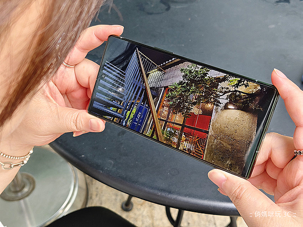 SHARP AQUOS R9 次世代旗艦開箱分享 (俏媽咪玩 3C) (14).png