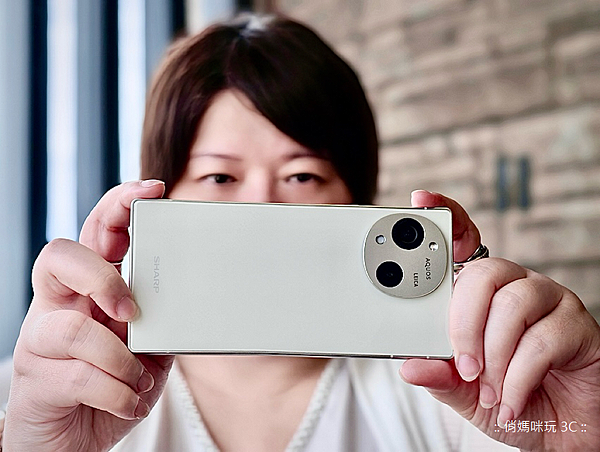 SHARP 夏普 AQUOS R10 智慧型手機開箱評測心得分享 (俏媽咪玩3C) (15).png