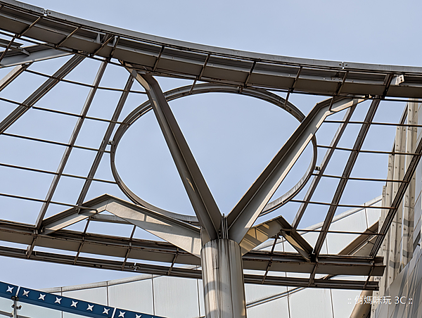 Google Pixel 10 Pro 智慧型手機開箱-相機拍照分享心得 (俏媽咪玩3C) (2).png