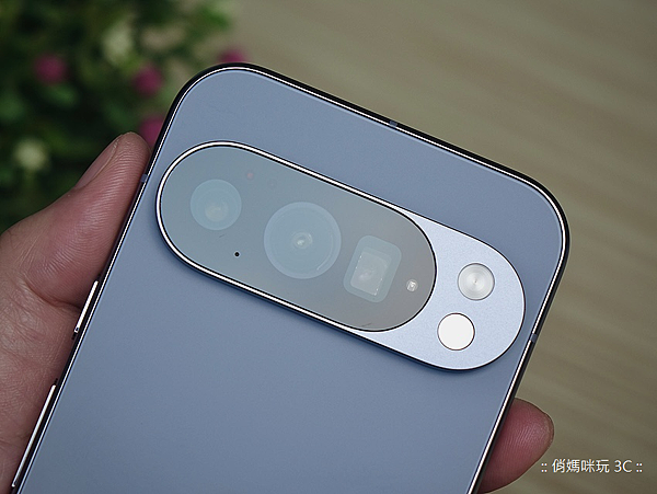 Google Pixel 10 Pro 智慧型手機開箱評測心得分享(俏媽咪玩3C) (9).png