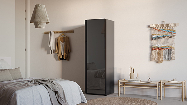 【新聞圖片6】LG Styler蒸氣電子衣櫥第二代一機搞定除菌除臭除皺除濕，鏡面外觀更可作為全身鏡.png