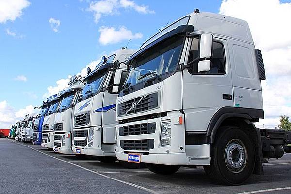 truck-1501222_640.jpg