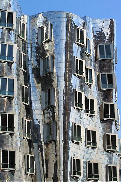 facade-418288_960_720.jpg
