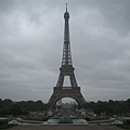陰雨的巴黎鐵塔
