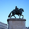 Carlos III的雕像與月亮