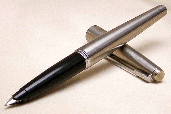 Parker_45_Vintage_Fountain_Pen_4.JPG