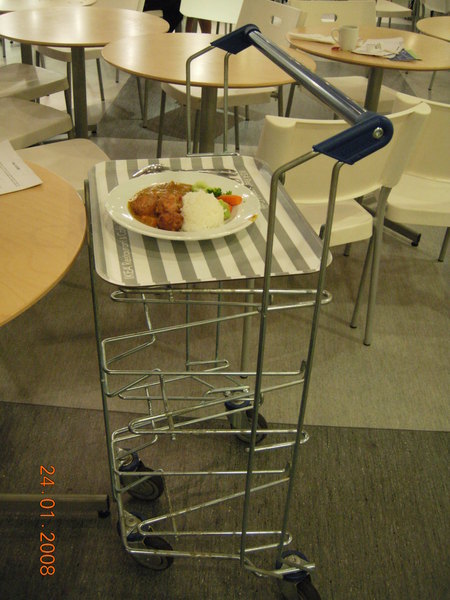 IKEA的貼心點餐小推車