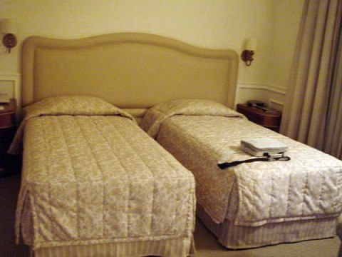 04_飯店的床.jpg