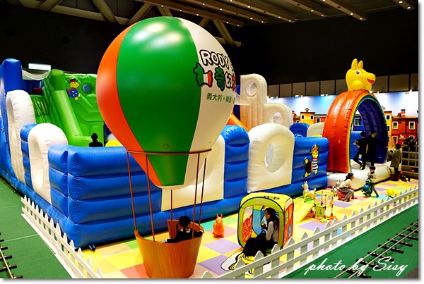 【親子樂園】2016 Rody奇幻之旅（跳跳馬奇幻樂園）~超歡樂嘉年華會，還有賽車、氣墊和小火車，春節過年必去！2/5~3/27~新光三越信義新天地A11 6F信義廣場 @ 西西和Q米爸の親子旅遊美食-Sisy's碎碎念 :: 痞客邦 PIXNET ::