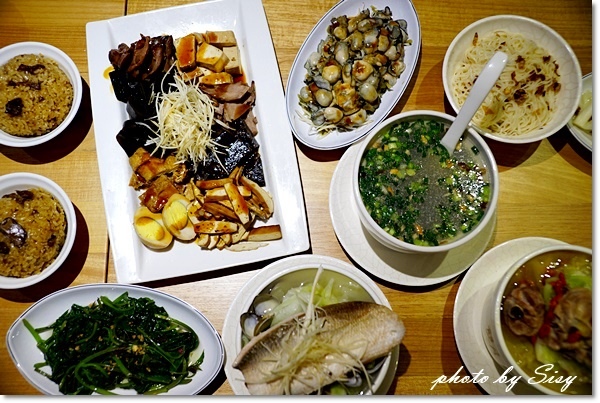 中和美食 雙月食品社中和店 Cp值破表 米其林指南臺北必比登推薦 乾蚵 油飯 虱目魚肚蛤蜊湯 愛玉 中藥滷味必點 完整菜單 中和工業區 中和美食 雙月食品社中和店 Cp值破表 米其林指南臺北必比登推薦 乾蚵 油飯 虱目魚肚蛤蜊湯 愛玉 中藥滷味必點 完整菜單 中和工業區