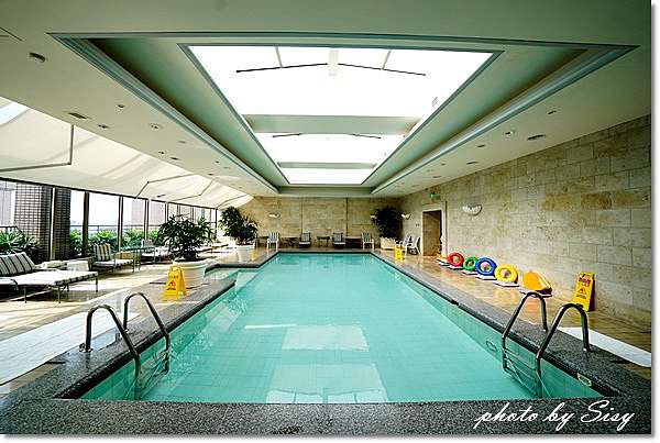 台北親子飯店 台北西華飯店the Sherhood Taipei 豪華客房一泊二食 Toscana 24盎司prime牛排 龍蝦晚餐 50年代懷舊風情永樂西華町 網美最愛室內溫水游泳池 台北住宿推薦