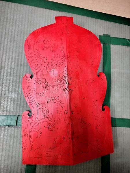 鈎鑲 v.s. 漢雙弧盾