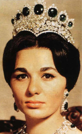 Seven_Emeralds_Tiara_(1958)_by_Harry_Winston_for_Empress_Farah_4