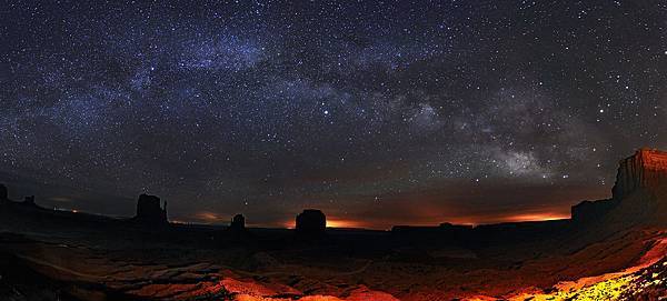 Monument-Valley-Milkyway_-Kartik-Ramanathan