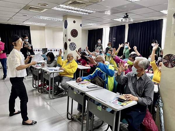 【中、老年人強肌健骨，營養師誠心推薦 鈣工程！】