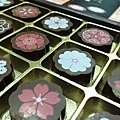 好漂亮的百花巧克力禮盒！