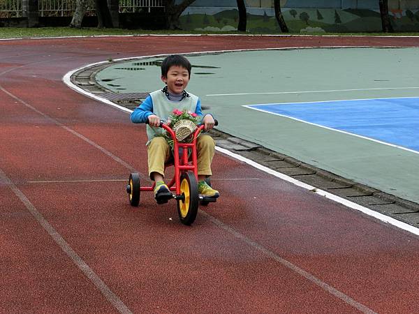 體能活動-三輪車 (7).JPG