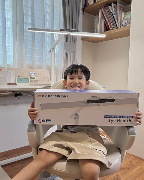 【檯燈推薦】孩子讀書、媽媽畫圖都適合！舞光Eye Healt