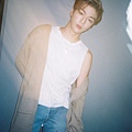 20171027-Wannaone-KangDaniel-BaeJinYoung-NOTHINGWITHOUTYOU-conceptphoto01.jpg