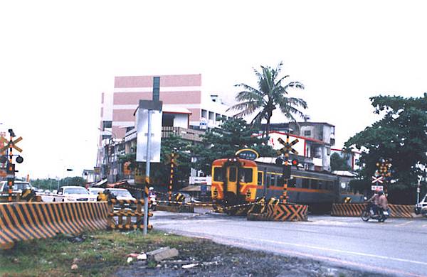 中興路平交道