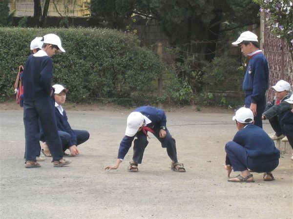 下課後不回家的小朋友