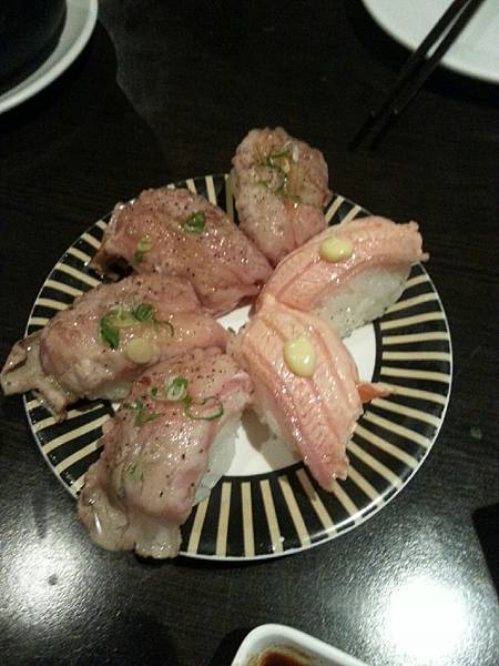 炙燒牛肉 鮭魚.jpg