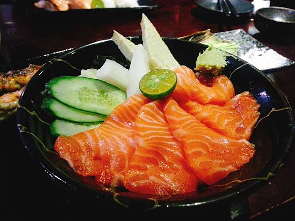 台北東區 深夜裡的獸性大發 惡犬食堂 日式居酒屋超美味明太子烤雞串厚切鮭魚讓人無法忘懷 喵喵異特 Eat 世界 痞客邦