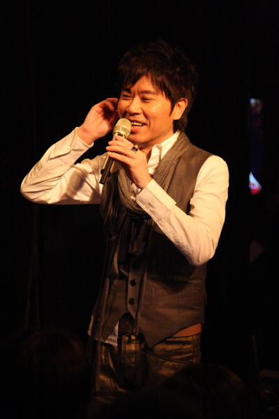 小伍哥音樂會上談笑風生_調整大小.JPG 小伍哥音樂會上談笑風生_調整大小.JPG