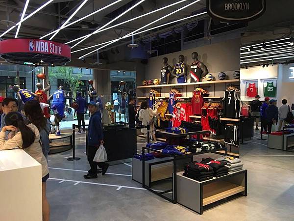 NBA Store Taipei 22712703 1748949871804122 850536152 o.jpg Not